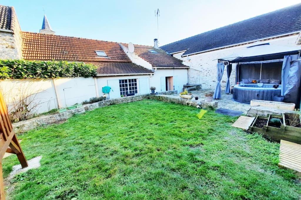Villa Confortable Avec Jacuzzi A Chevannes Chevannes  Exterior photo